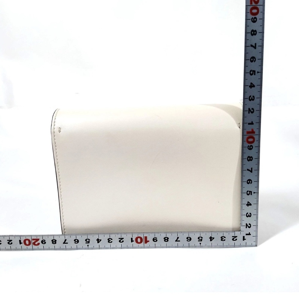 Valentino Garavani White Calf Leather Chain crossbody Bag - Picture 2 of 9
